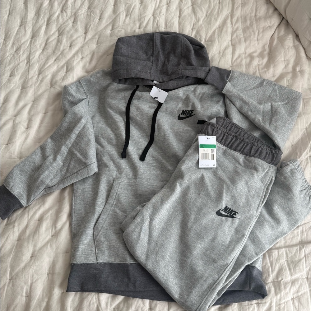Nike Men’s Gray Two-Tone Hoodie & Jogger Set